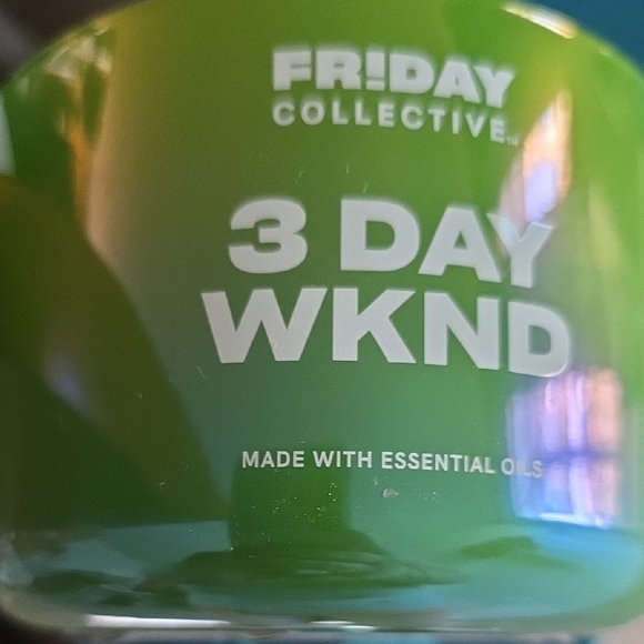 Yankee Candle Green 3 Day WKND Candle - Picture 10 of 11